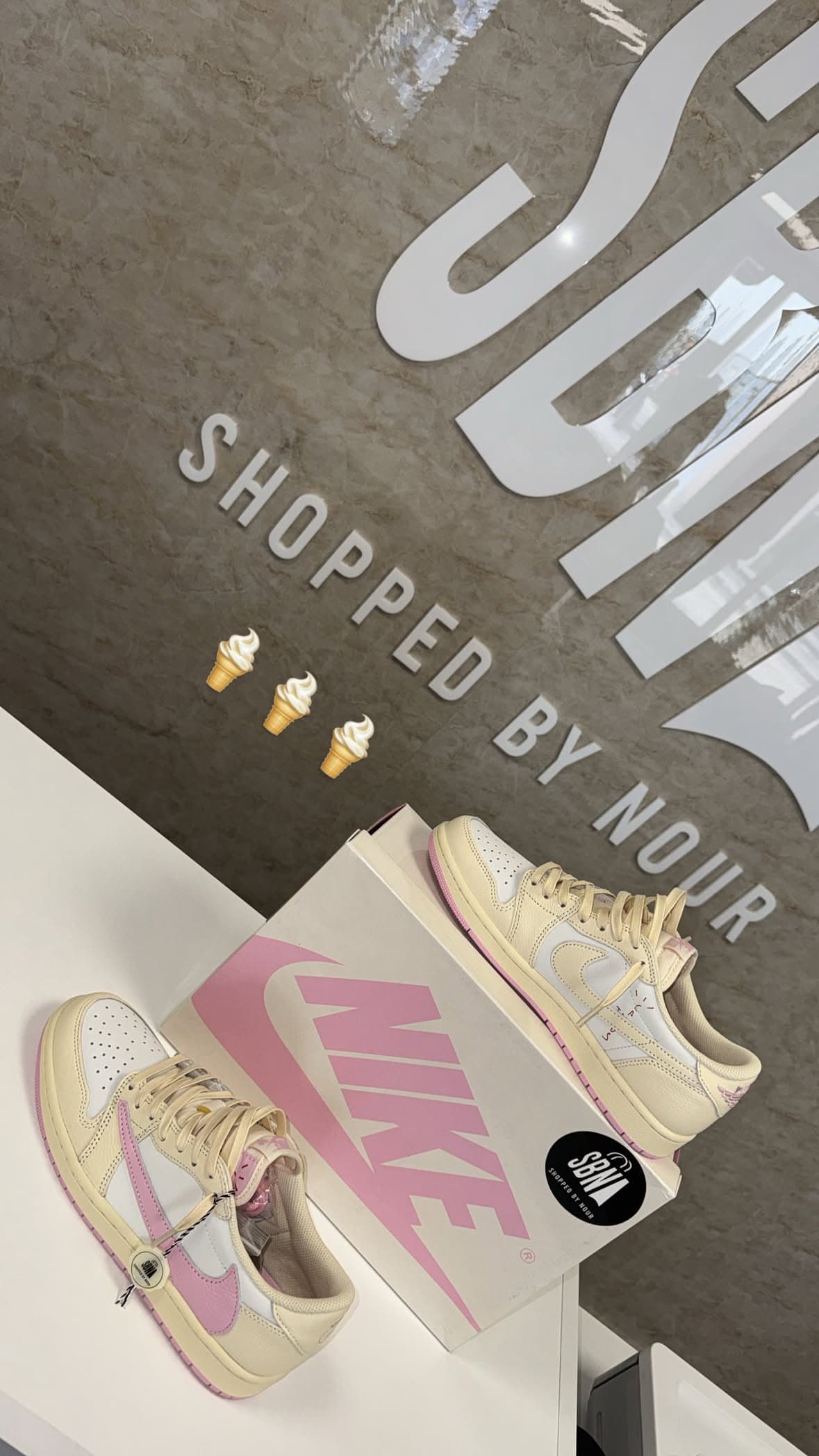 Nike Jordan 1 Low - Travis Scott Shy Pink