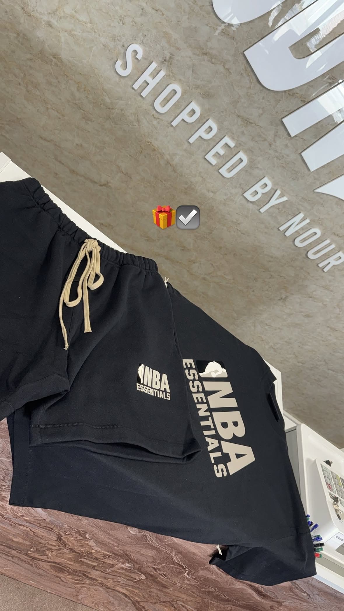 Essentials Summerset BlackOnBlack