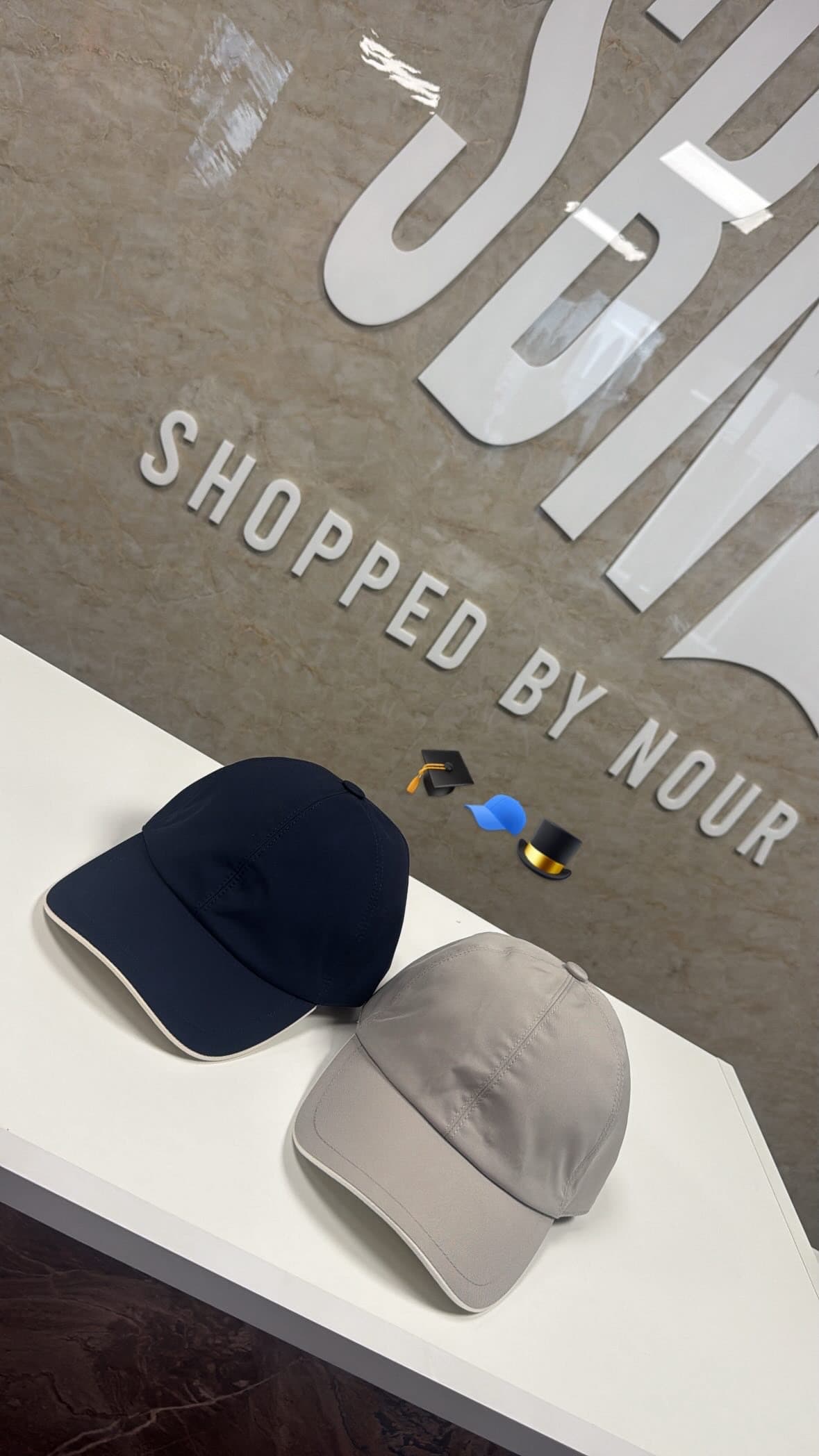 La Capitala Two-Tone Caps